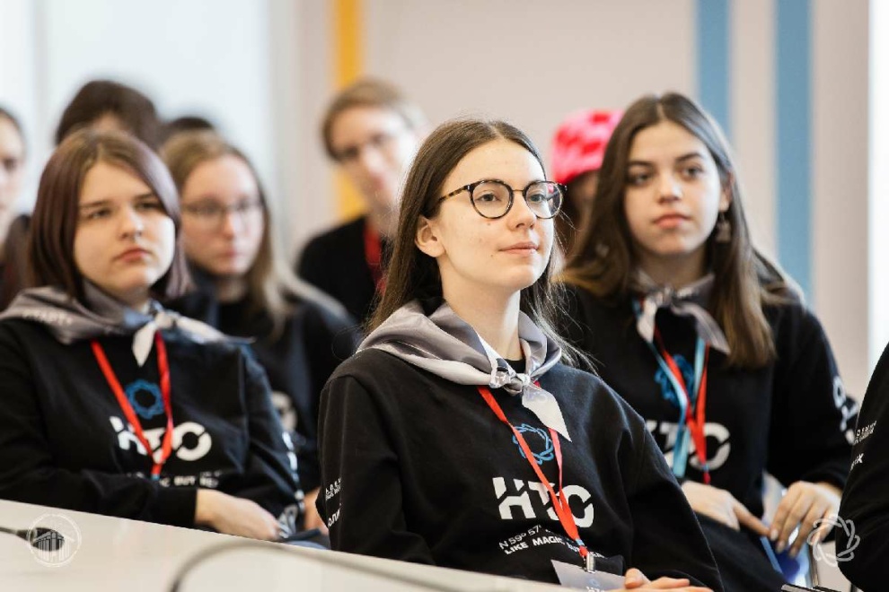 Почти 50 школьников изучили в Петербурге технологию оптической космической связи