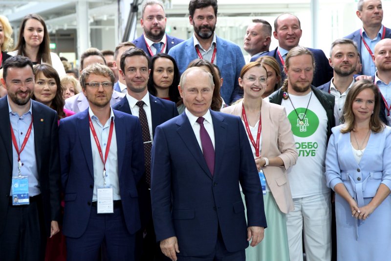 О чем говорил Владимир Путин с участниками форума "Сильные идеи нового времени"