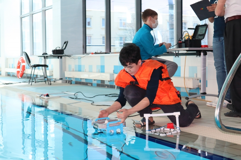 В Астрахани определили лучших подводных робототехников среди школьников