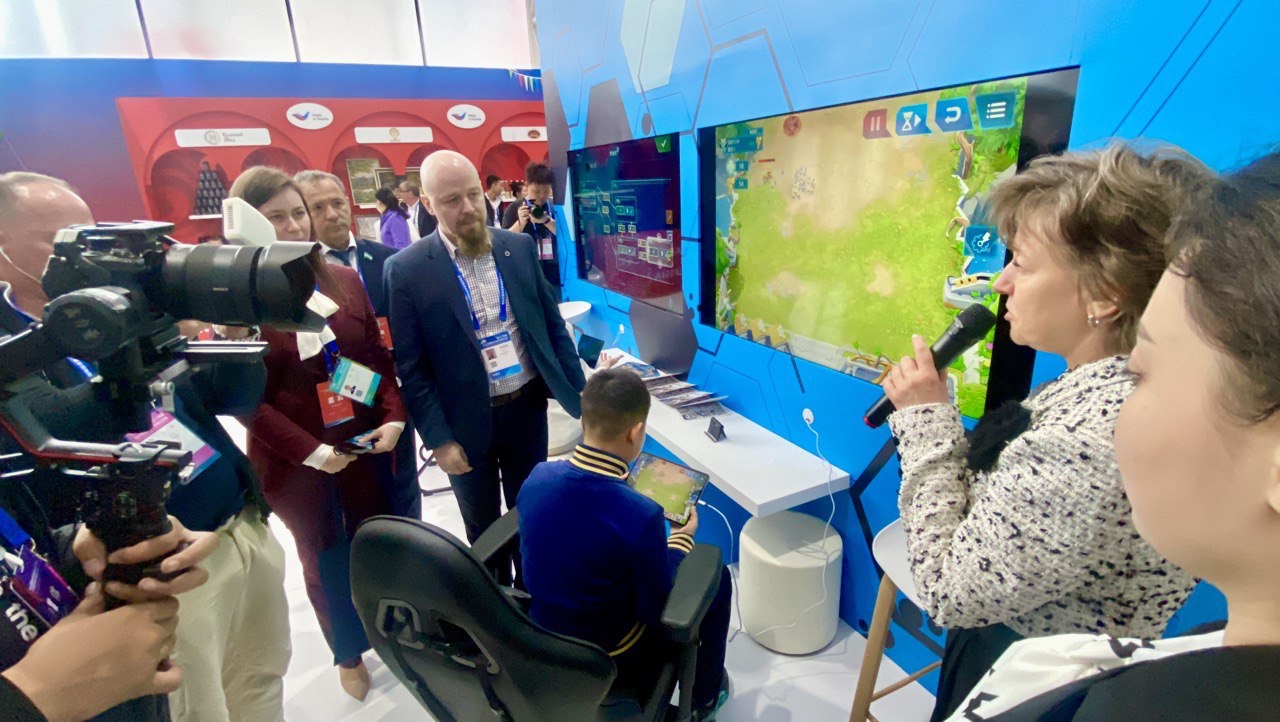 В Китае впервые рассказали о возможностях образовательной игры платформы «Берлога» для школьников