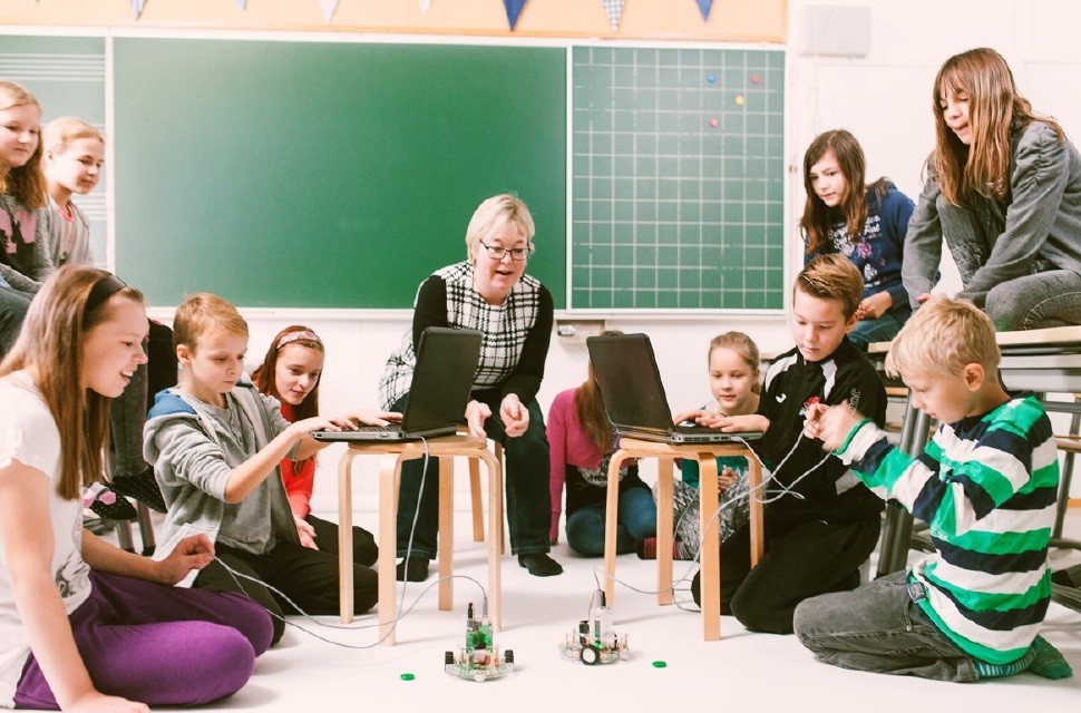 Около 6 тыс. педагогов в России прошли обучение преподаванию робототехнике