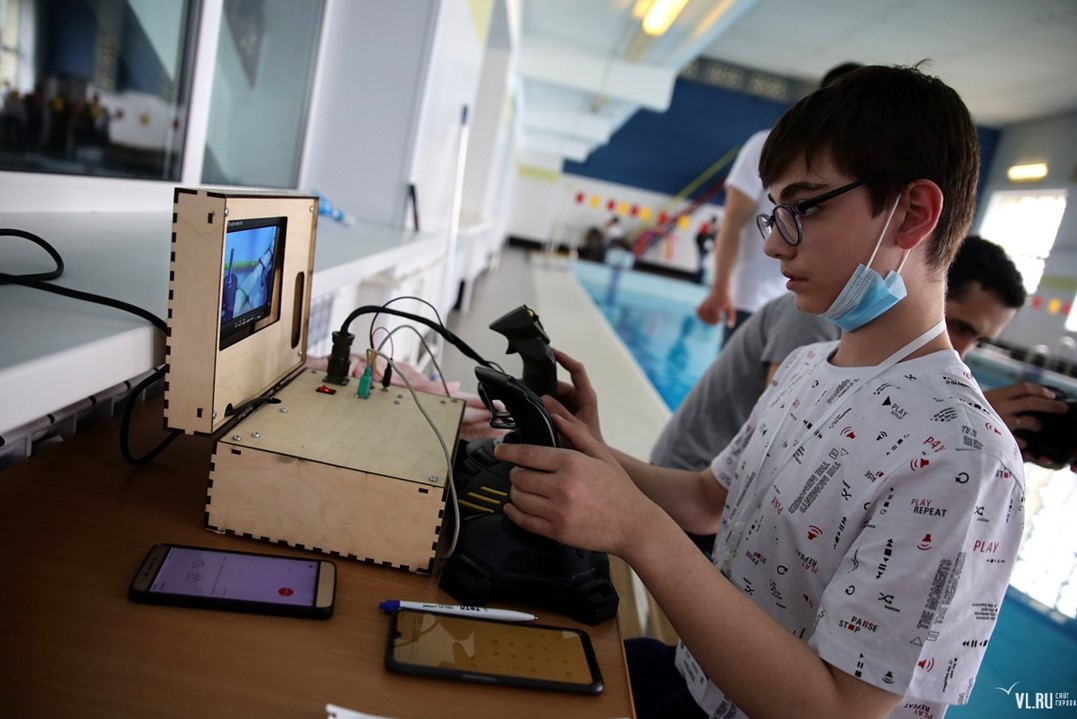 Во Владивостоке открылись всероссийские соревнования по подводной робототехнике