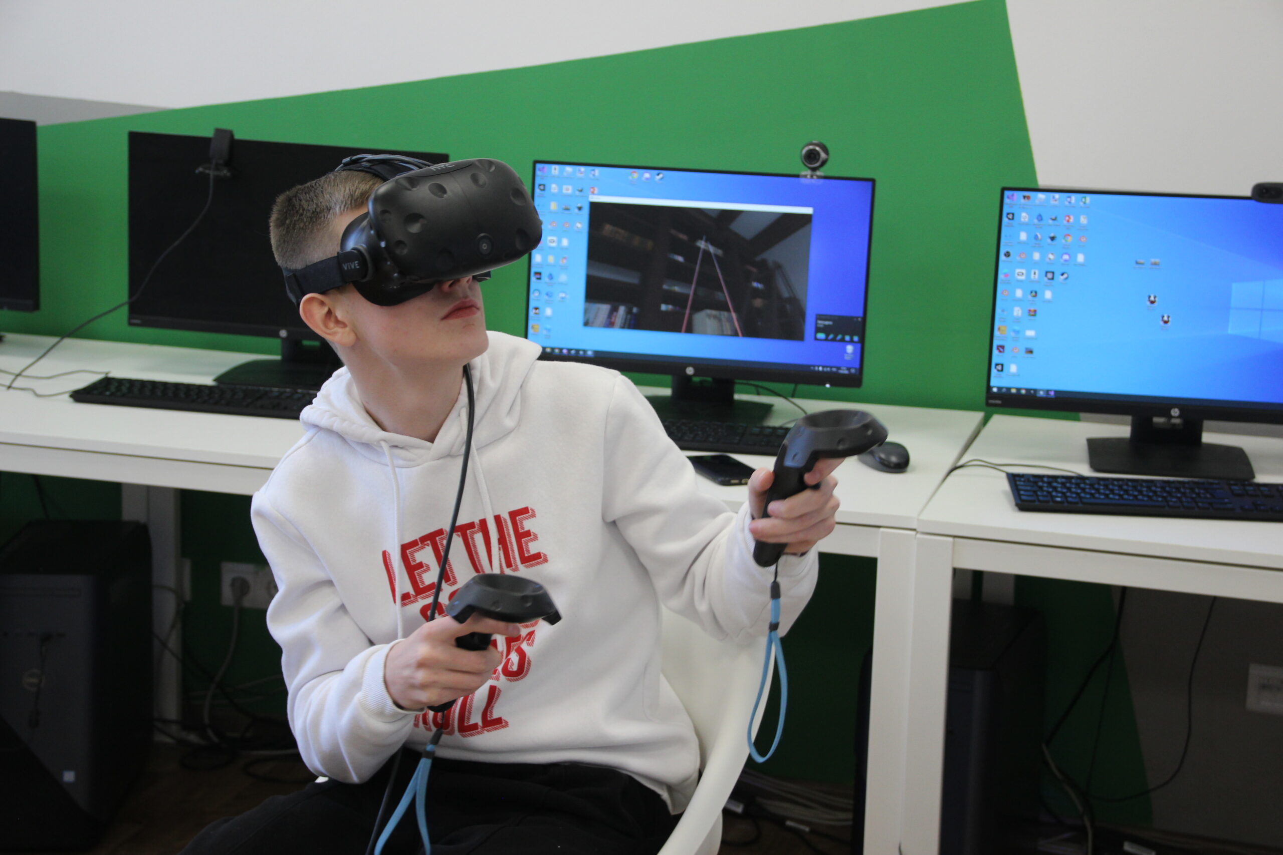 Ученики новгородского «Кванториума» разработали приложение с использованием виртуальной реальности